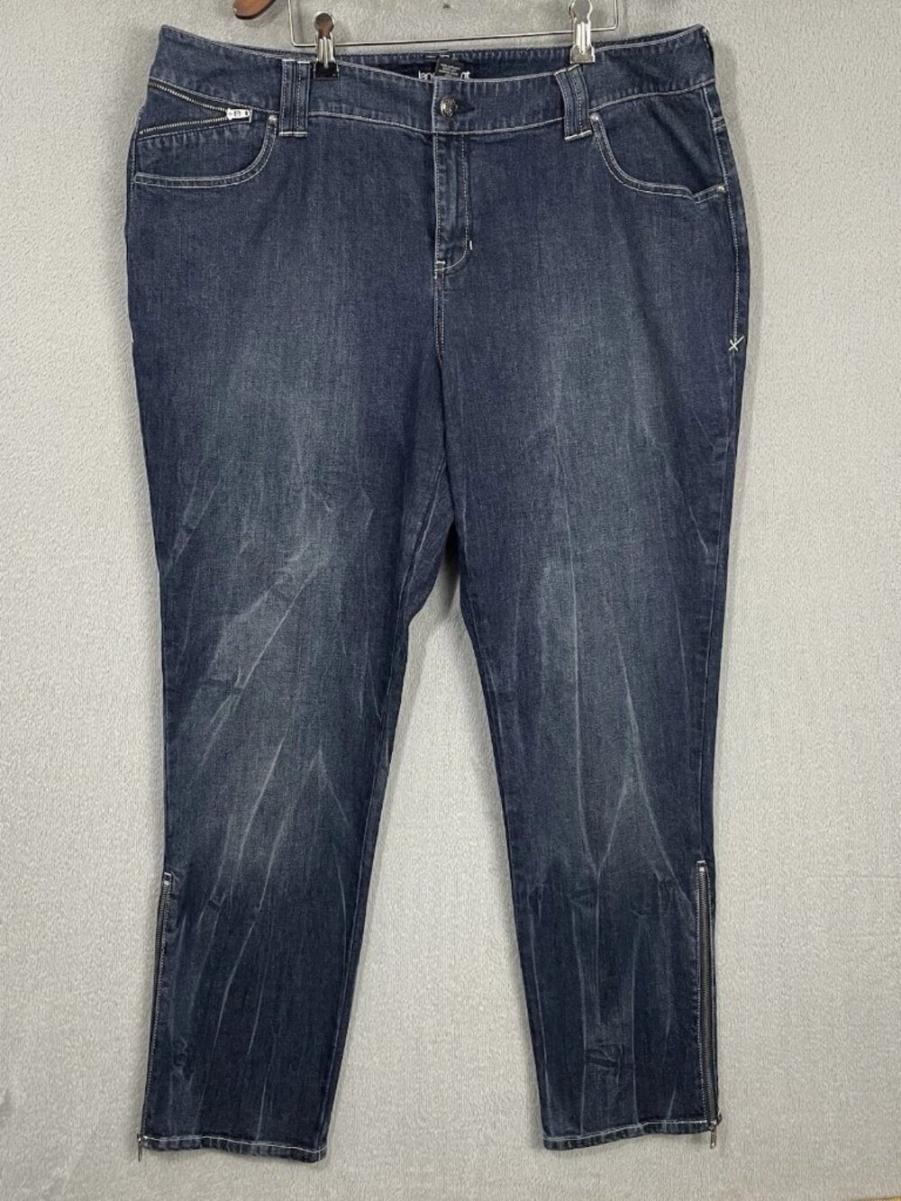 Lane Bryant Women's Plus Size 22 Blue Jeans Straight Leg Button 38W 30L like new